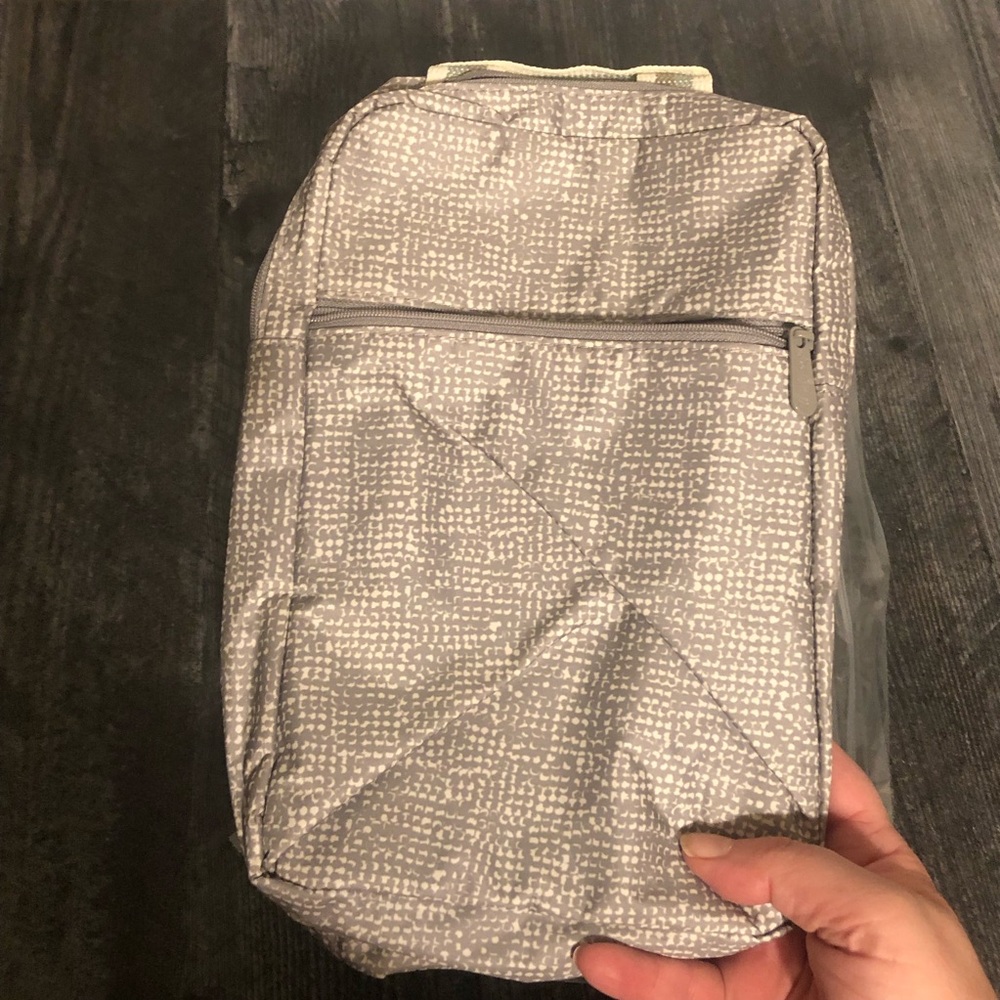Modern Toiletry Bag NIP Textured Gray